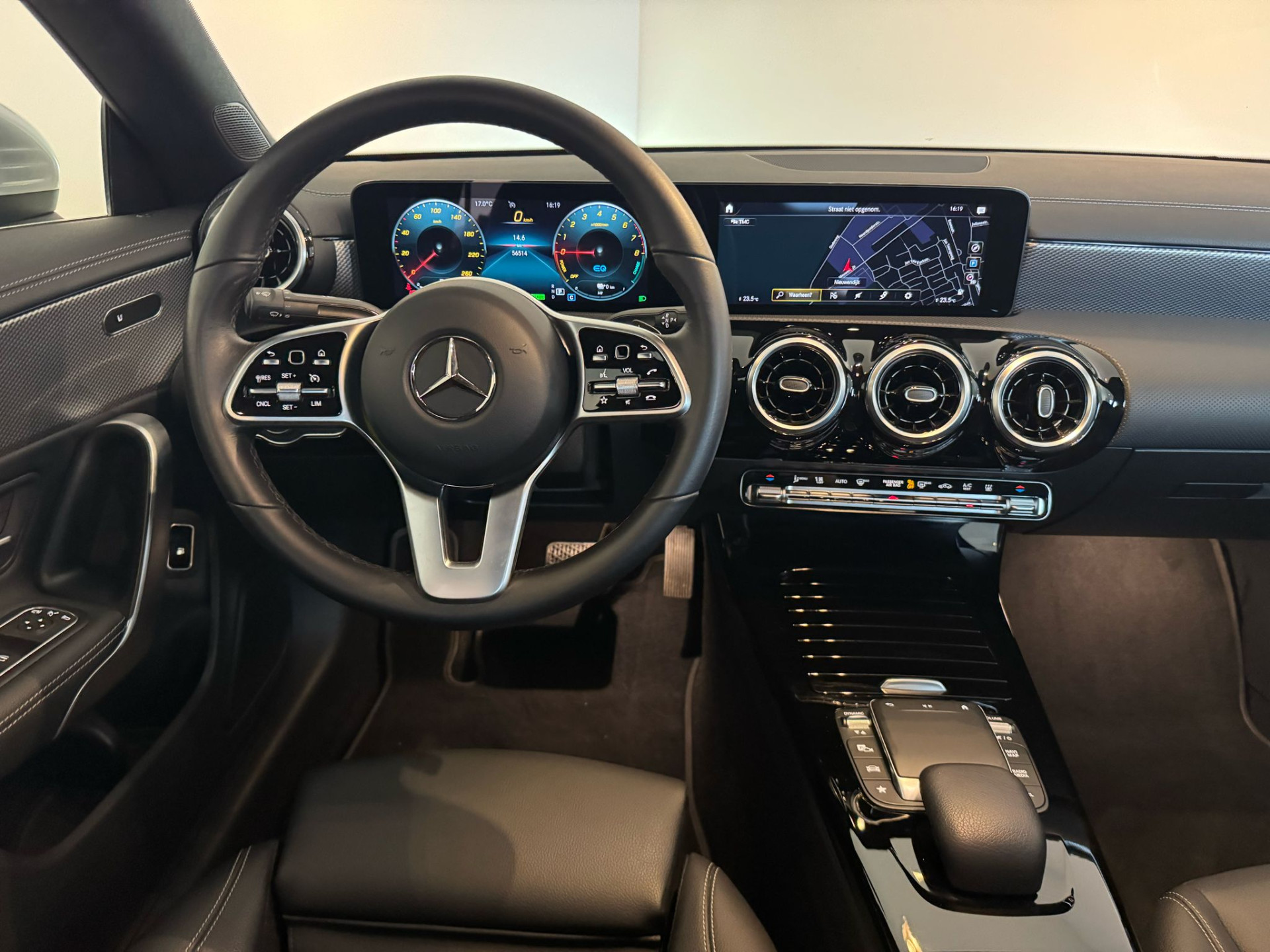 42874423-4.jpg