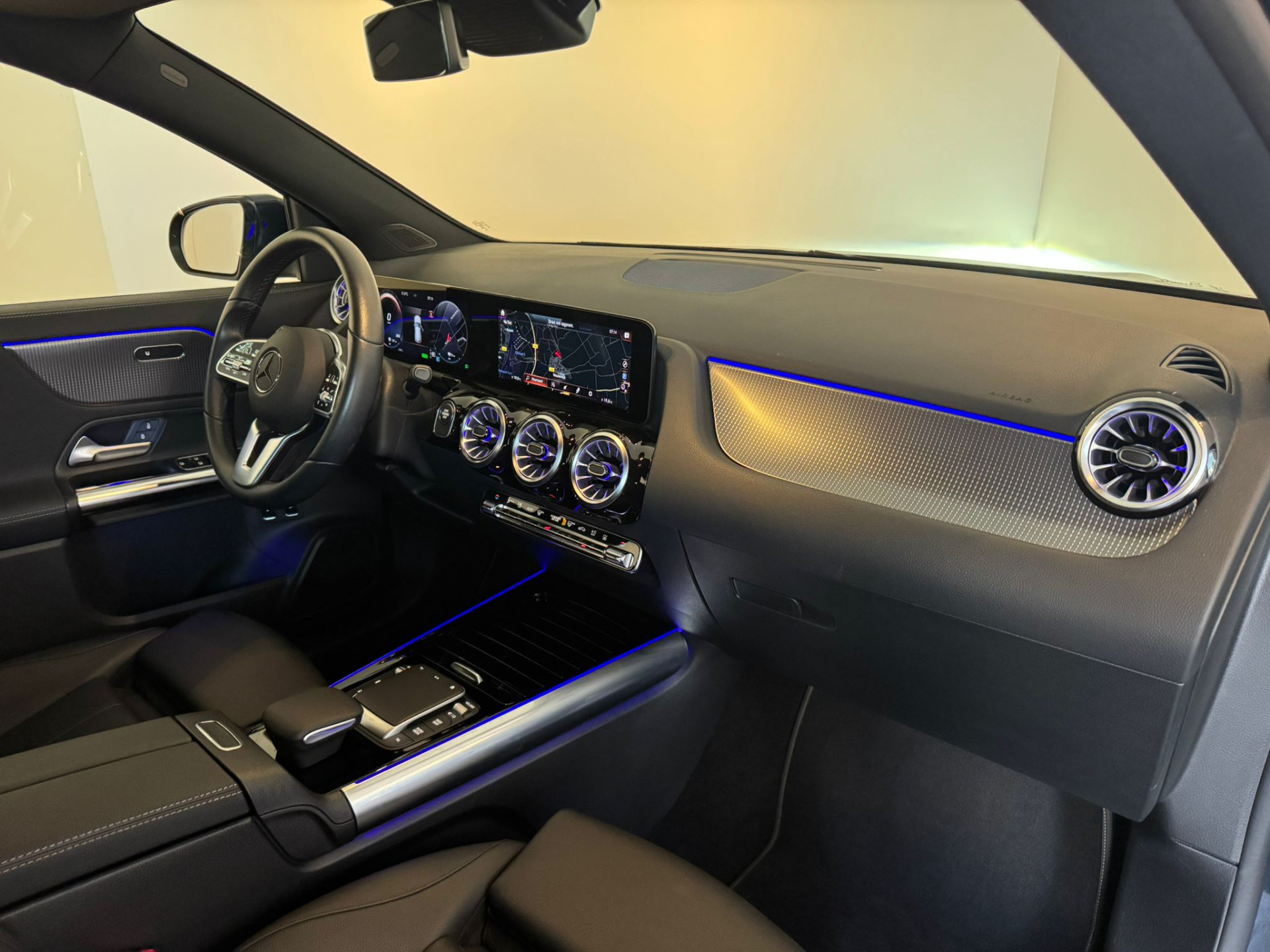 45168982-15.jpg