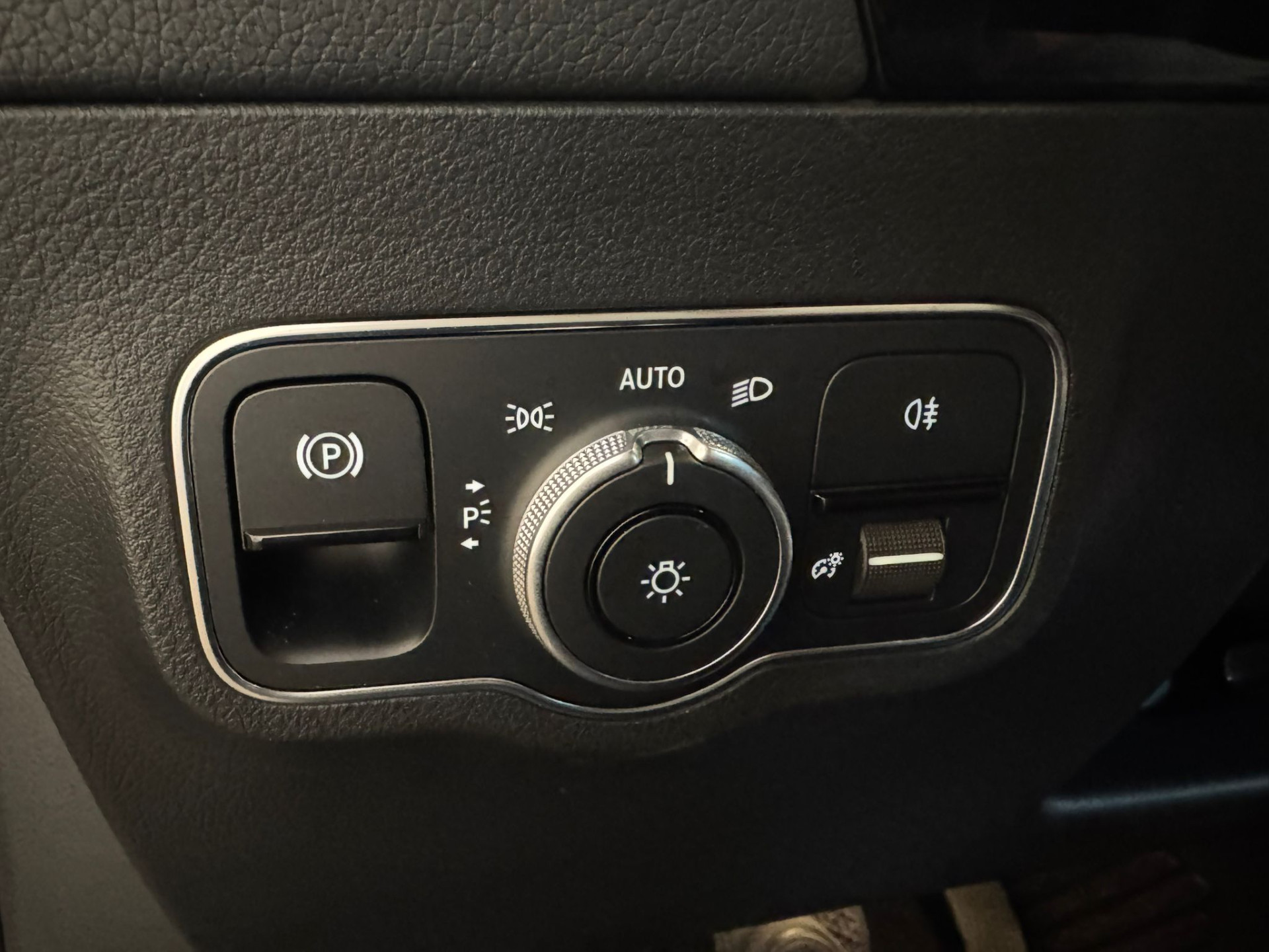 45168982-22.jpg
