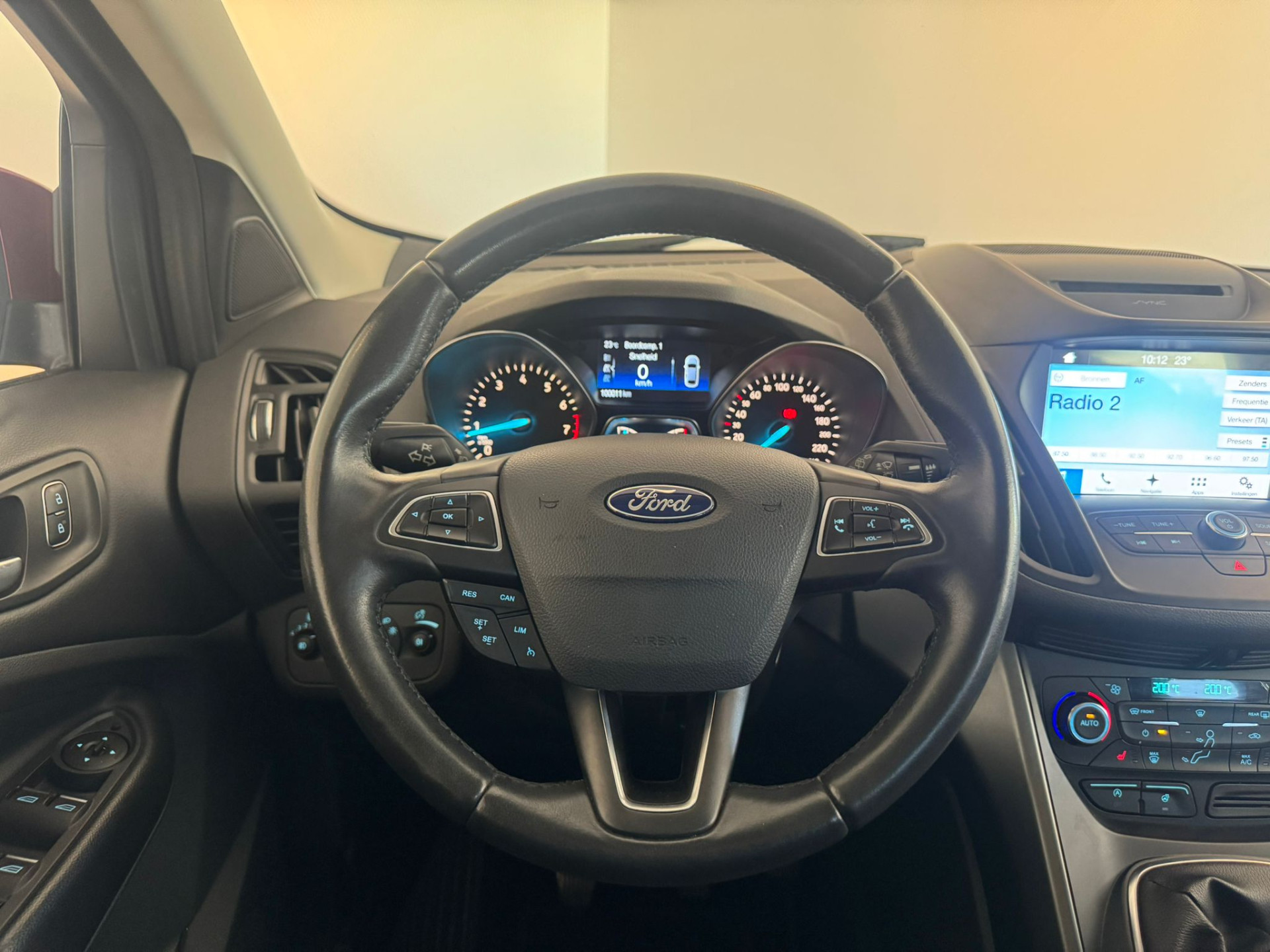 46156702-24.jpg