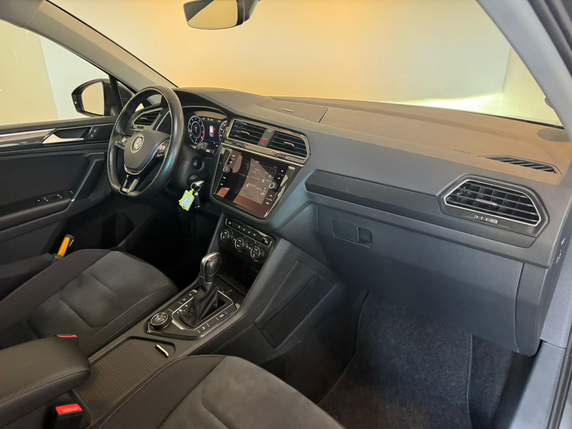 47593903-16.jpg